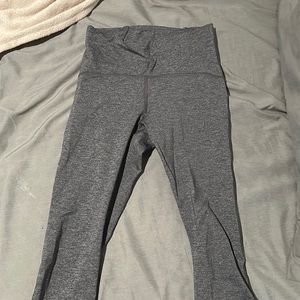 Lululemon cropped leggings size 6 19”